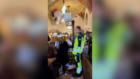 Ausraster im Hofbräuhaus - Kellner verliert das Bier und die Nerven