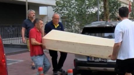 Profesör evinde ölü bulundu