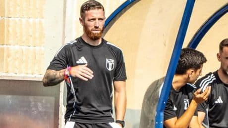 El debut de Iker Muniain como entrenador del Derio se salda con derrota