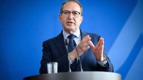 Flüchtlinge: Dobrindt bringt Migrationsgesetze ins Kabinett
