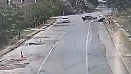 2 kişi can vermişti! Otomobillerin kafa kafaya çarpıştığı feci kaza kamerada