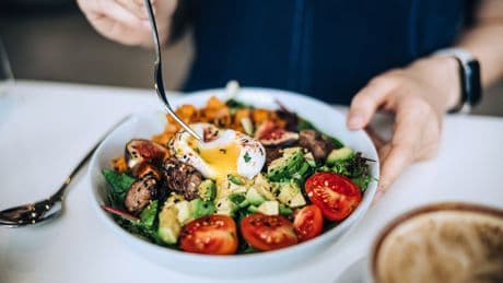Ernährungsexperte verrät: Das essen Menschen, die 100 Jahre alt werden