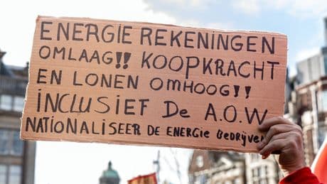 Hendrik Noten vraagt zich af waarom burgers steeds weer tegen hun belang stemmen