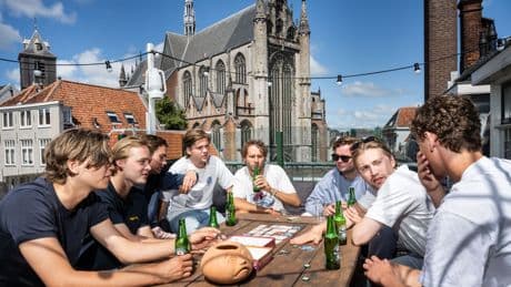 Studenten verzetten zich tegen plan afschaffen hospiteren: ‘Ik wil zelf bepalen wiens haar ik uit het doucheputje haal’