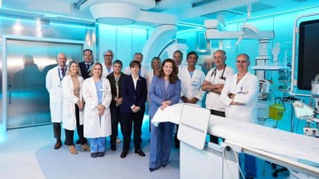 Ayuso pone en marcha una sala pionera en el mundo para intervenciones del corazón: la primera sin radiación