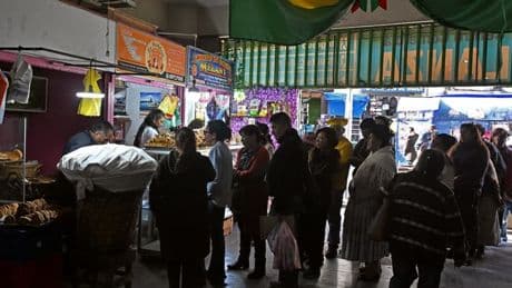 "Des files d'attente pour l'essence, pour le pain, pour tout": les pénuries s'aggravent en Bolivie à l'approche de l'élection présidentielle