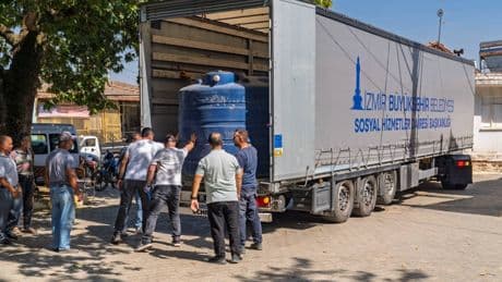 Büyükşehir yanan köylere can suyu oluyor