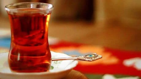 TÜM KÖY SEN'den çay zammına tepki: Bakanlık ve ÇAYKUR yine özel şirketlerin çıkarını gözetiyor