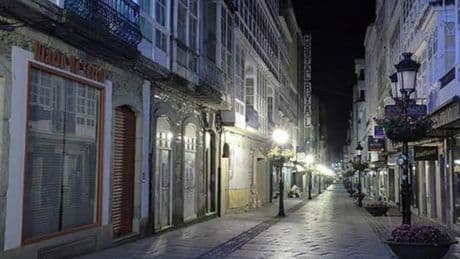 Dos detenidos en Ferrol tras una pelea por tocarle el culo a una mujer en un pub