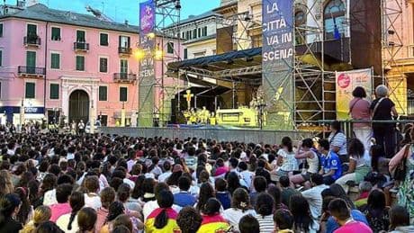 Savona accoglie i pellegrini ed è spagnola per una sera | Foto