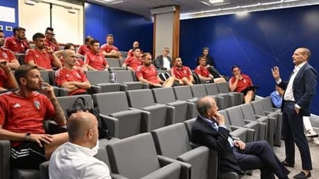 Allegri prof a Coverciano davanti a Fabregas e Hamsik: &quot;Bisogna far esprimere i calciatori&quot;