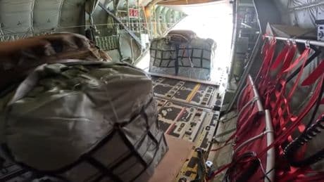 L'armée israélienne annonce la reprise des largages d'aide humanitaire sur Gaza