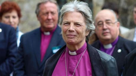 La doble lucha de la primera arzobispa lesbiana de Reino Unido: "Los hombres se sentían traicionados"