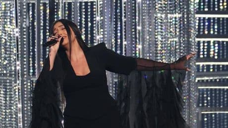 Musik: ESC: Drinnen singt Israel, draußen fährt Wasserwerfer vor