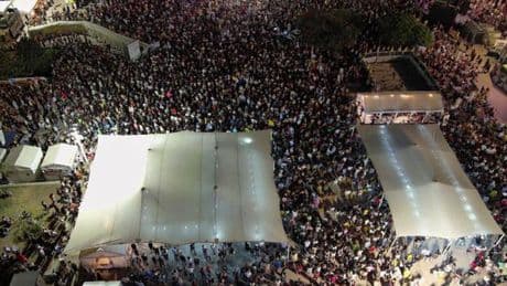 Tel Aviv'de on binlerce kişi Gazze'nin işgal kararını protesto etti