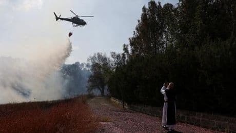 En Israël, les incendies continuent près de Jérusalem mais plusieurs routes ont été rouvertes