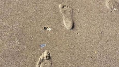 Frightening footprint optical illusion has people's 'minds melting'