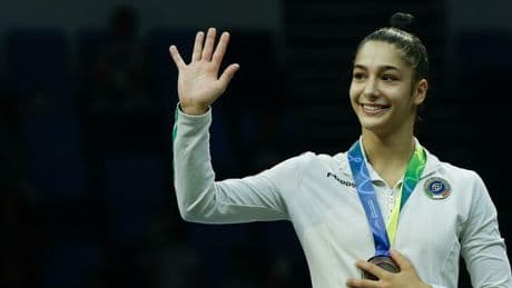 Sofia Raffaeli vince l'oro ai Mondiali di ginnastica ritmica: primo posto nella specialità del cerchio