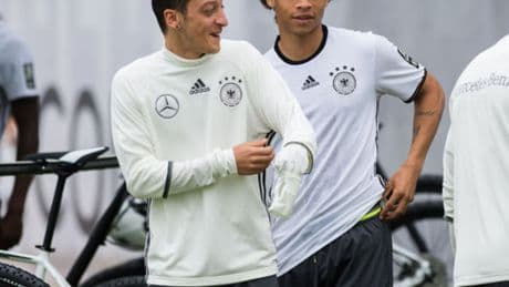 Mesut Özil'den Sane açıklaması