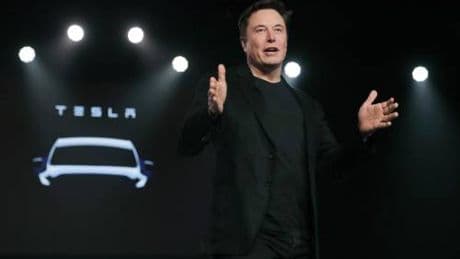 "Musk fatto fuori", "Falso". Il giallo del nuovo Ceo di Tesla