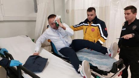 Nöbetçi öğretmene bıçakla saldıran şahıslar yakalandı