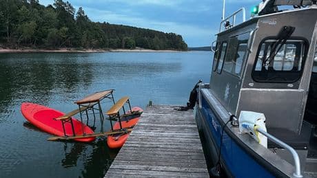 Auf dem Brombachsee! - Polizei zieht Bierbank-Boot aus dem Verkehr