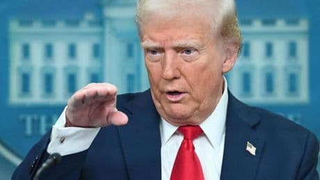 Trump dice que sigue "comprometido a resolver la cuestión nuclear iraní diplomáticamente"