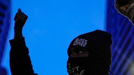 États-Unis : un ex-policier condamné à 33 mois de prison pour la mort de l’ambulancière Breonna Taylor, icône du mouvement Black Lives Matter