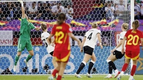 Directo | Berger frena a España al descanso