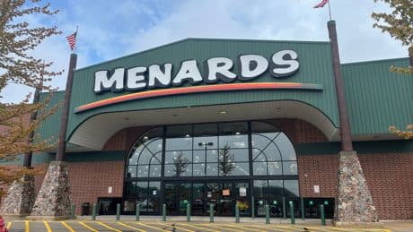 What it's like to shop at Menards, the Midwest home-improvement chain owned by a Wisconsin billionaire