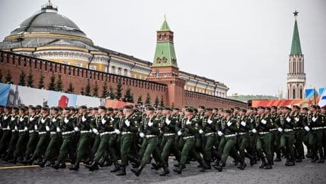 Célébrations du 9 mai en Russie: Zelensky met en garde Moscou, qui dénonce une "menace directe"