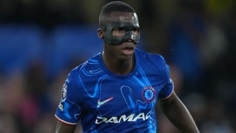 Why is Moises Caicedo wearing a mask for Chelsea