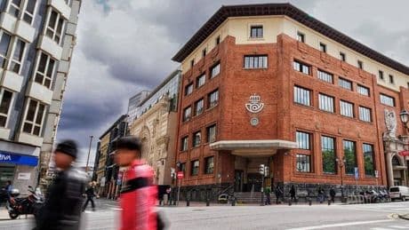 Critican que Correos traslade a Miribilla servicios de su oficina central de Bilbao
