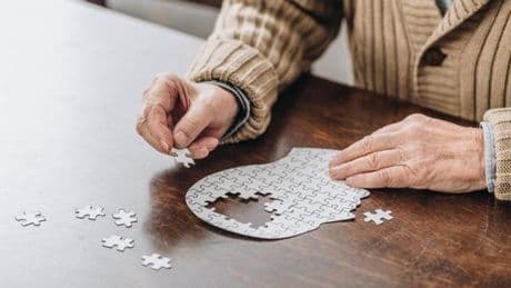 Alzheimer: Studie zeigt, warum Frauen öfter betroffen sind