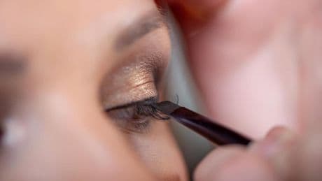 Bárbara Martos, maquilladora: "El lápiz de ojos negro en la línea de agua puede hacer que parezcas más mayor"