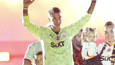 Muslera Galatasaray'a veda etti!