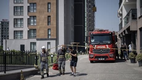 Ankara'da biri bebek 3 kişinin hayatını kaybettiği yangınla ilgili 3 kişi tutuklandı