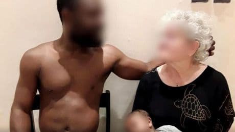 Grote zorgen om weduwe Marie-José (82) die voor internetliefde (28) naar Ivoorkust vertrok: ’Geld verdween als sneeuw voor de zon’