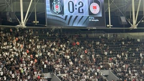 Beşiktaş taraftarından takıma protesto!