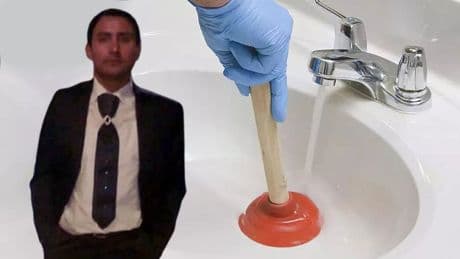Komşuluk yardımı faciayla sonuçlandı! Tıkanan lavaboyu açarken zehirlenip öldü