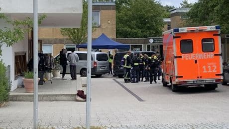 Täter (13) auf der Flucht! - Messer-Attacke nach Schüler-Streit in der Umkleide?