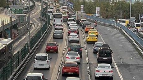 Son dakika... Okullarda ilk gün: İstanbul'da trafik kilit