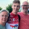 Ouders van Thymen Arensman konden niets zien van spectaculaire zege in Tour: ‘Een film die zich buiten ons afspeelde’