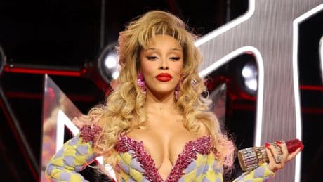 Sale a la luz cuál es pintalabios que Doja Cat se comió a bocados