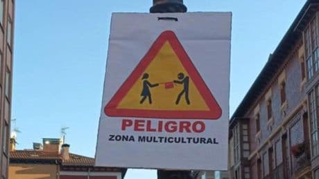 Investigan la colocación de carteles de índole racista en el centro de Burgos