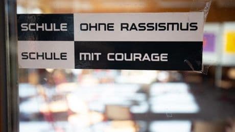 Extremismusprävention: Extremismus an Schulen - Kultusminister betont Prävention