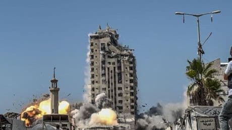 Israel bombardea un edificio residencial en Ciudad de Gaza