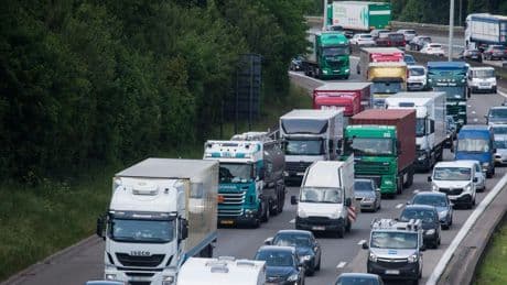 Émissions de CO2 : pourquoi les eurodéputés allègent les règles pour les constructeurs auto