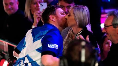 Amors Pfeil ist abgestürzt - Liebes-Aus bei Darts-Traumpaar