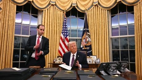 États-Unis : guerre commerciale, immigration, politique étrangère… Les limites de la méthode Trump après 100 jours à la Maison Blanche